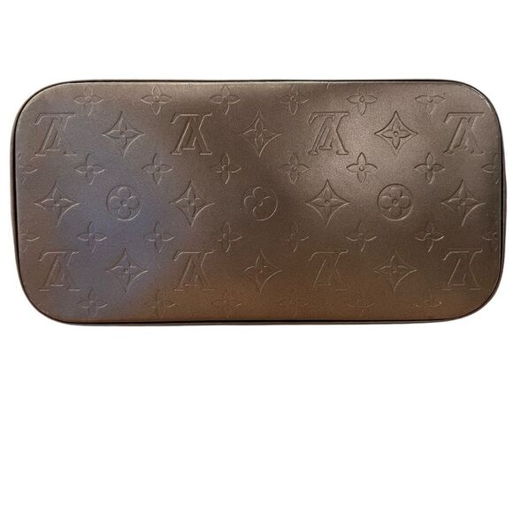 Louis Vuitton
Louis Vuitton Gun Metal Monogram Mat Stockton - Picture 8 of 10